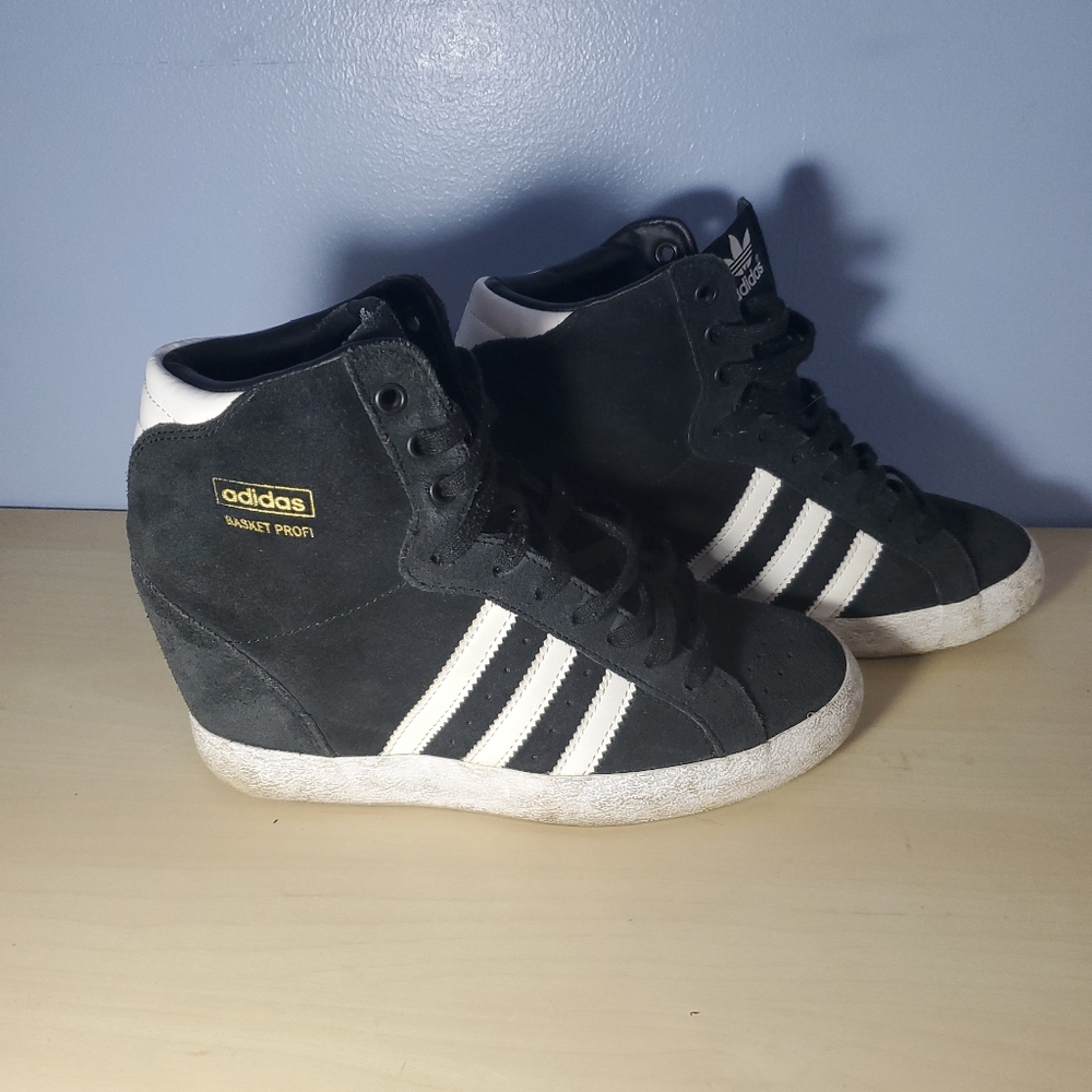 Adidas Profi Hide Heal Sneaker  Woman Size 6